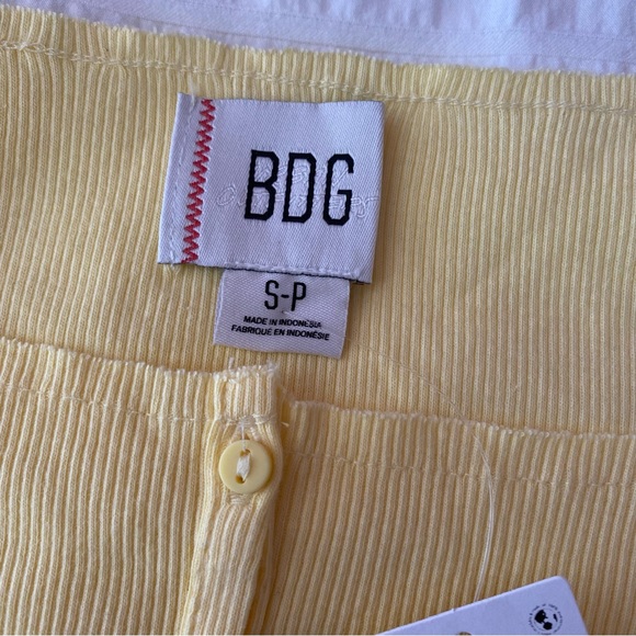 urban outfitters bdg yellow crop top - Picture 3 of 6